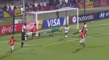 عمر عبد العزيز يصنع المتاعب لإنجلترا بتصديه لركلة جزاء حاسمة في مواجهة الناشئين